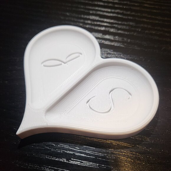 Heart-Shaped Ring Holders - Picture 2 of 2